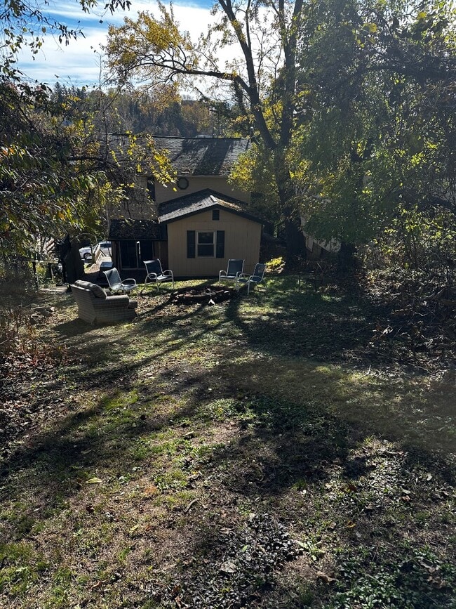 Building Photo - 136 Lorentz St