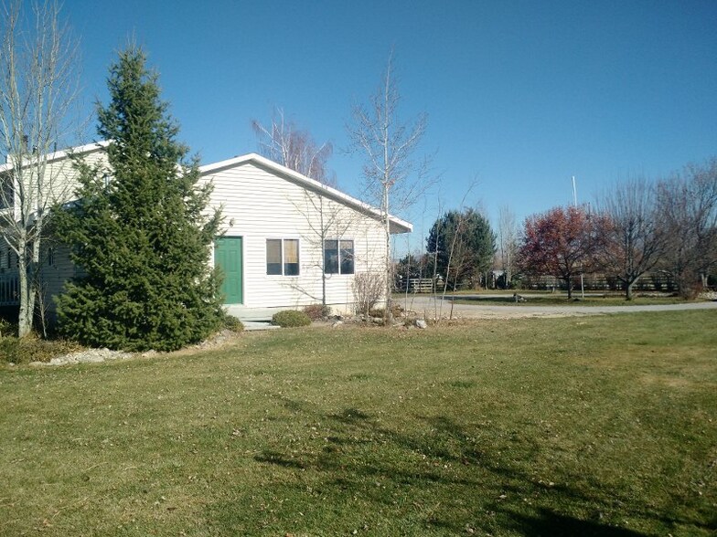 Building Photo - 565 Tiffany Ln