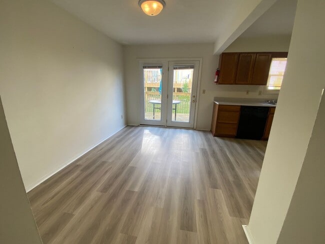 Building Photo - Northside Bloomington 3BR/2.5BA Townhome