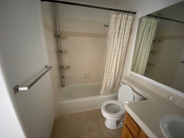 Building Photo - 553 Merritt Ave