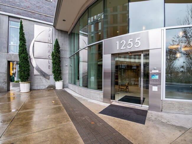 Building Photo - Pinnacle Condominiums - Pearl District ope...