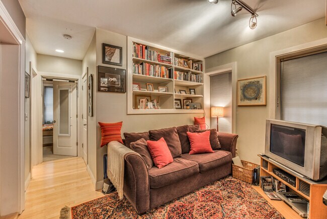 Building Photo - Two Bed Near Northeastern - No Fee