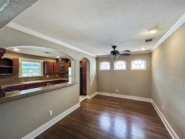 Building Photo - 2415 Durwood St