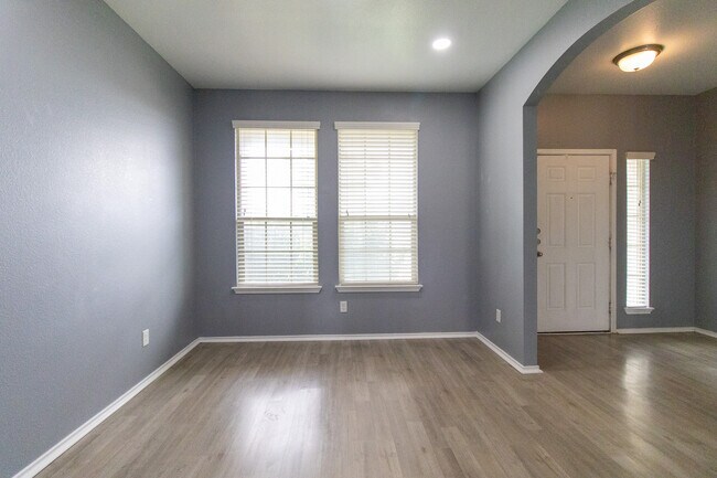 Building Photo - 6505 Clear Brook Dr