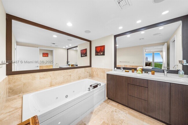 Building Photo - 1455 Ocean 1003