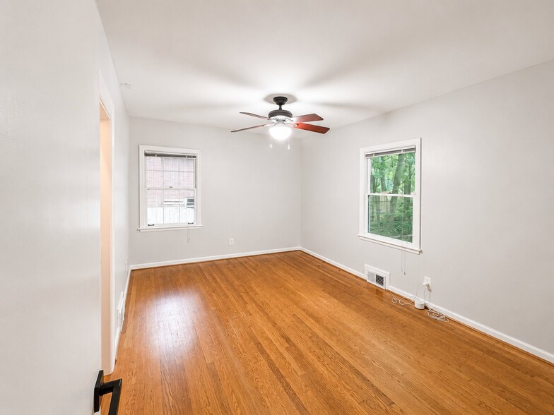 Building Photo - 1596 Deer Park Rd NE