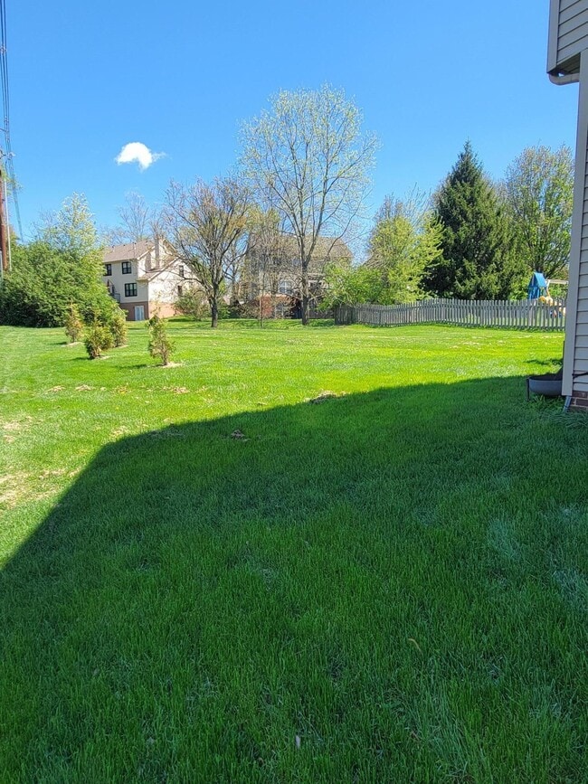 Building Photo - 421 Forest Hill Dr