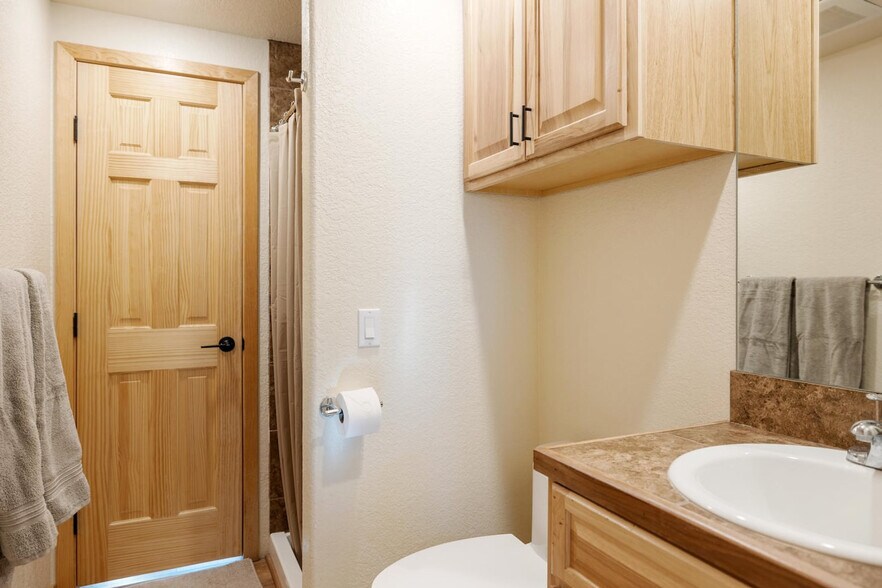 Building Photo - 213 S West St