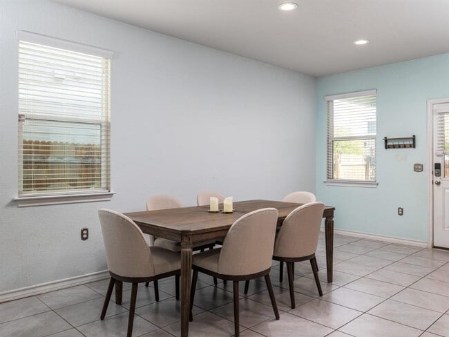 Building Photo - 1919 Rinker Ranch Dr