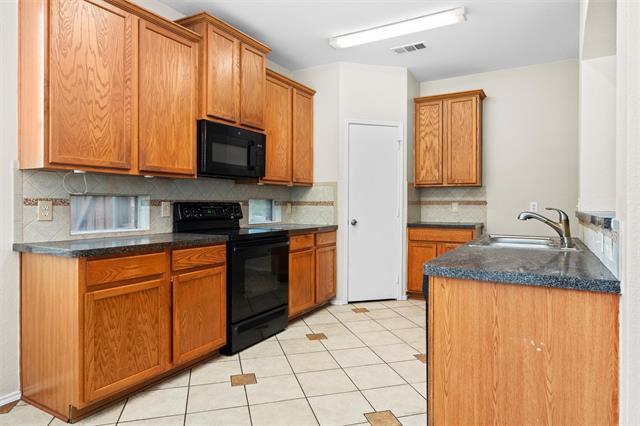 Building Photo - 850 Warbler Ln