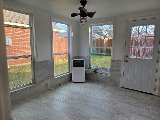 Building Photo - 452 Leisure Ln