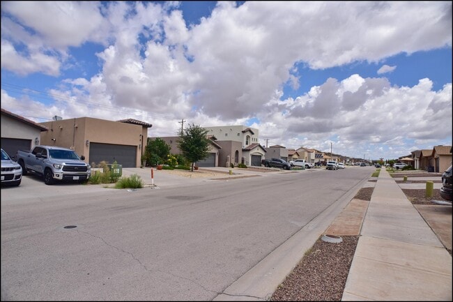 Building Photo - 3744 Loma Adriana