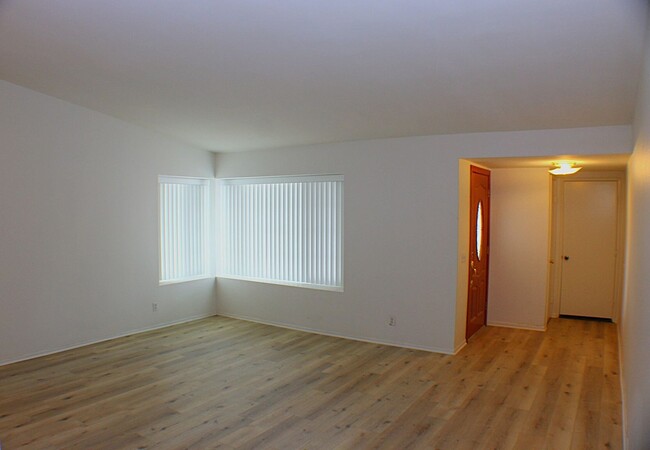 Building Photo - Newly Updated 4 bedroom home for Rent.