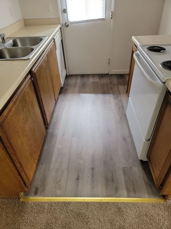 Building Photo - Popular Marina Village Penthouse