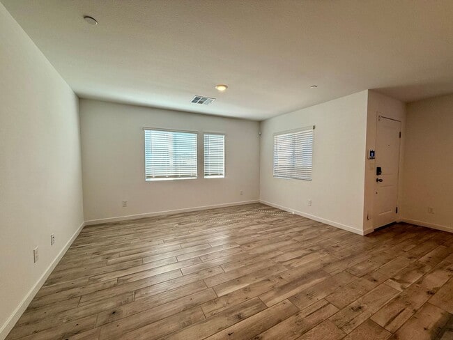 Building Photo - 4 BED 3 BATH 2 CAR GARAGE TOWNHOUSE + LOFT ON CORNER LOT w/ BALCONY