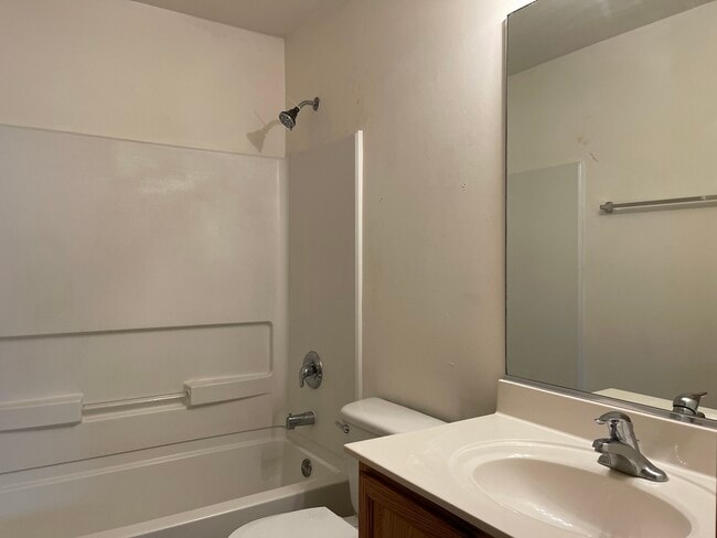 Building Photo - 1353 W Alder Creek Dr