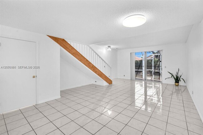 Building Photo - 800 Sorrento Dr