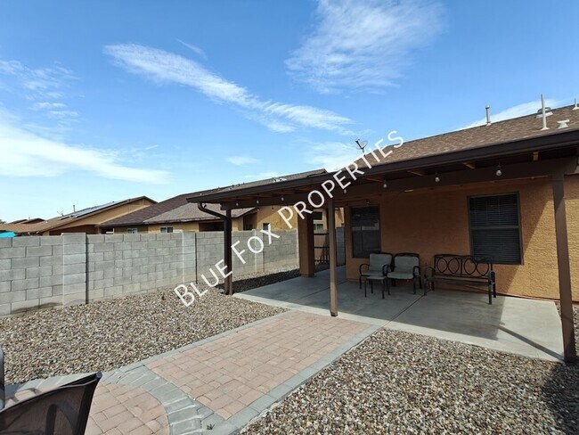 Building Photo - 2122 E Calle Arroyo Lindo