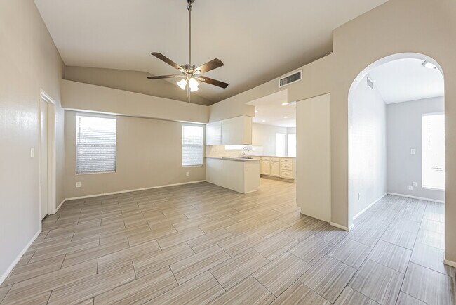 Building Photo - 8014 W Aster Dr