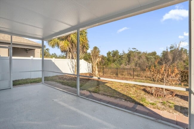 Building Photo - 591 Steerview St