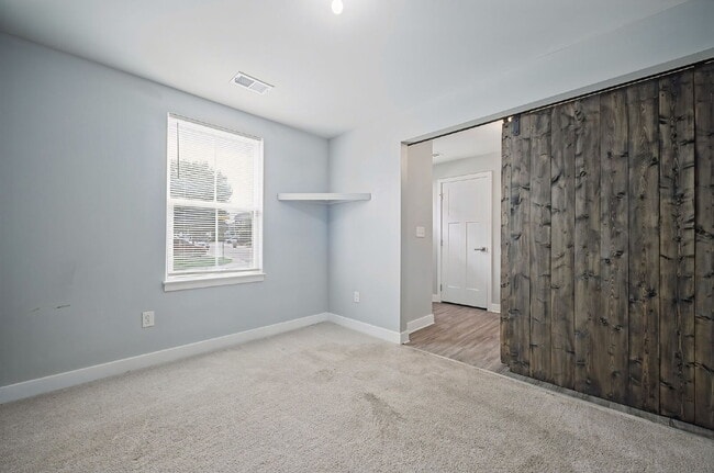 Building Photo - Luxurious 3-bedroom 2.5 bath townhome with Garage in Chesapeake