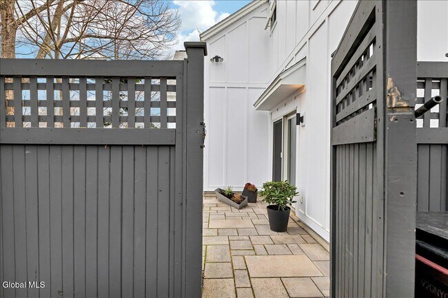 Building Photo - 18 Granite St