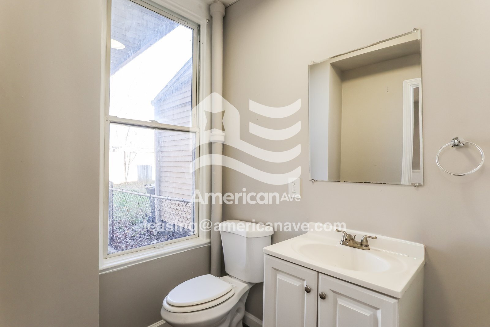 Building Photo - 2327 Duncan St