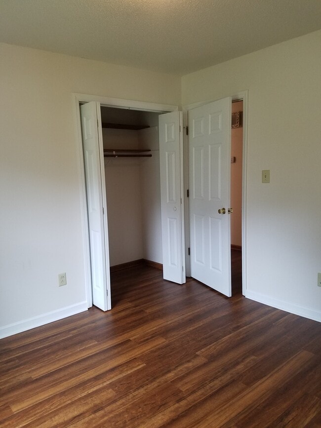 Building Photo - Right in the middle of the city!!!