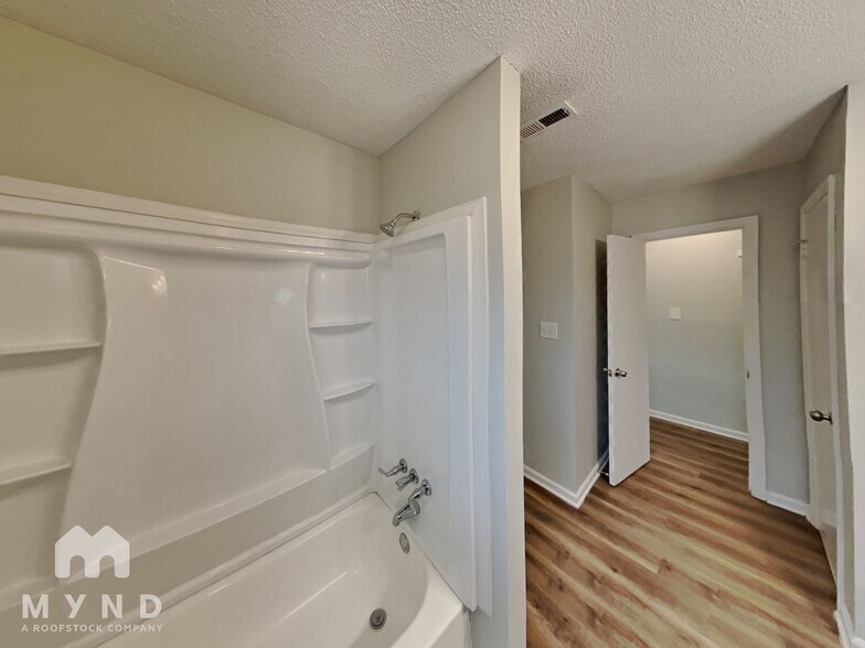 Building Photo - 211 Buckskin Dr