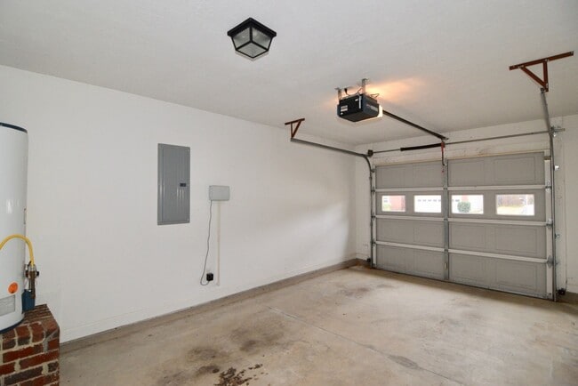 Building Photo - 659 Ventana Dr