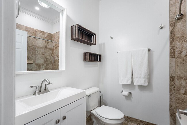 Building Photo - 4890 Bonsai Cir