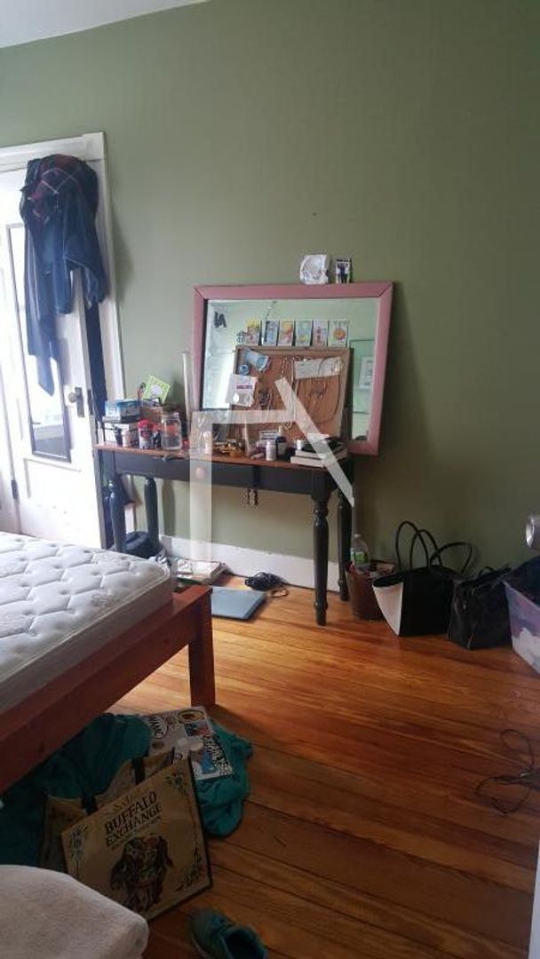 Building Photo - 6 bed in Allston