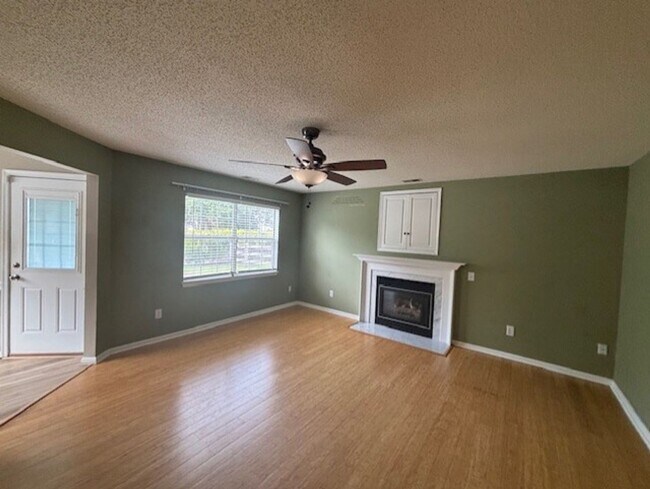 Building Photo - 3301 Sacramento Dr