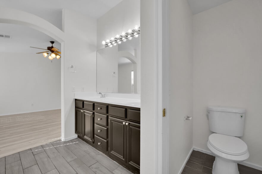 Building Photo - 1542 Misty Sky Dr