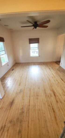 Building Photo - 522 Newton Ave N