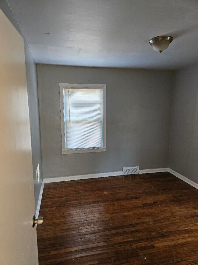 Building Photo - Charming 3-Bedroom Home and 1 Bath for Rent!