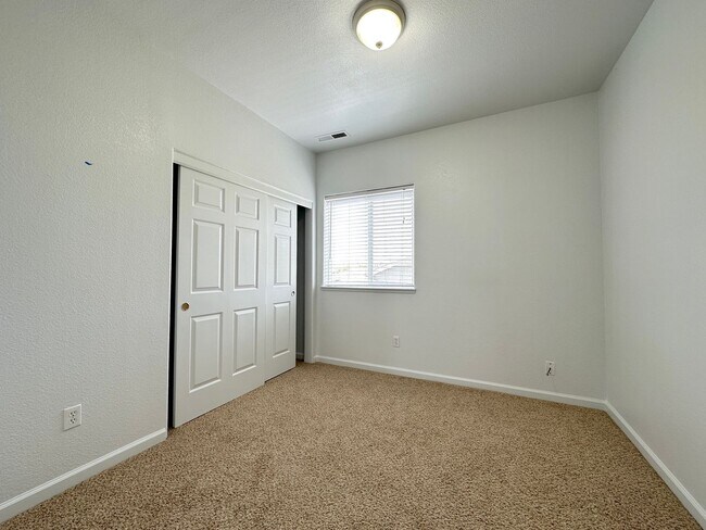 Building Photo - 4 bedrooms, 2 1/2 Baths with a 3 Car Garag...