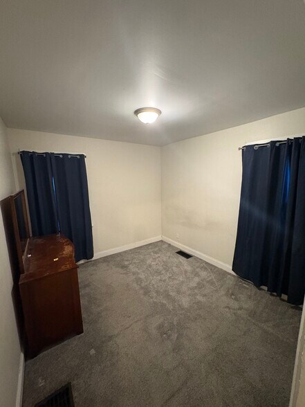 Building Photo - 617 Orient Ave