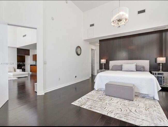 Building Photo - 18101 Collins Ave