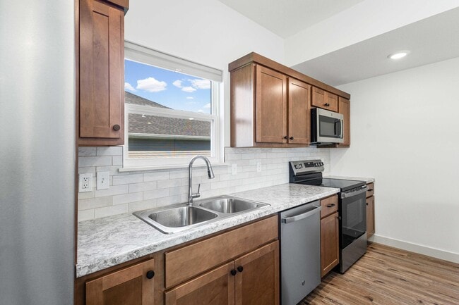 Building Photo - 3400 Naples Dr