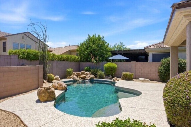 Building Photo - 7647 E Los Gatos Dr