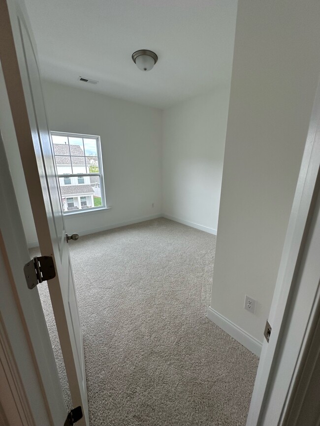 Building Photo - 55 Walnut Springs Dr