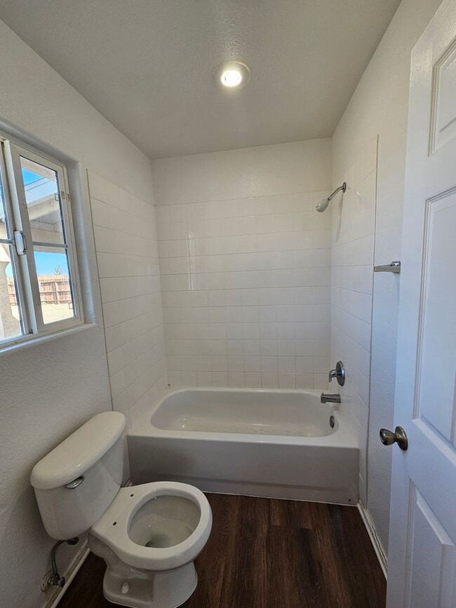Building Photo - 3 bedroom / 2 bathroom house for RENT!