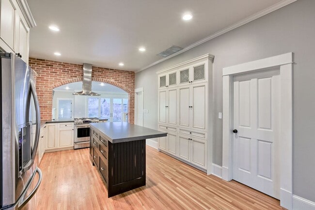 Building Photo - Exceptional 3 Bedroom Home with office & detached flex space