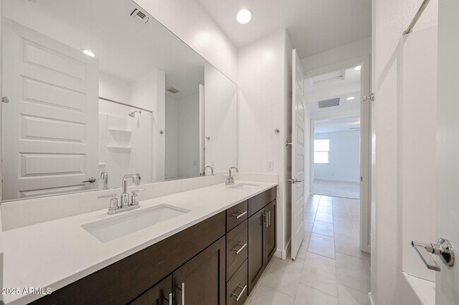 Building Photo - 2068 W Sierra Sunset Trail