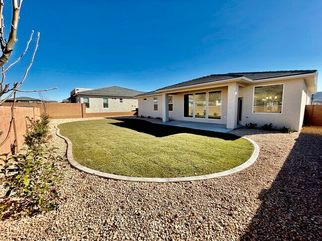 Building Photo - Three Bedroom Home in Washington Fields