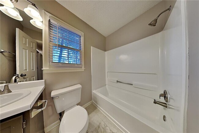 Building Photo - 3887 Spring Meadow Dr