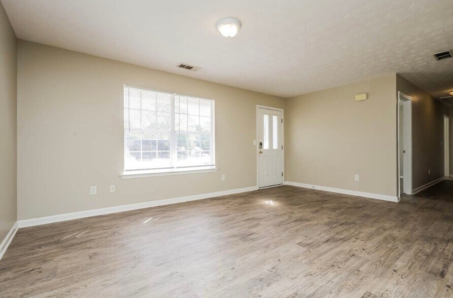 Building Photo - 65 Kenzi Way SW