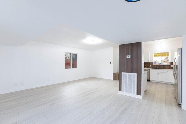 Building Photo - 3008 Lawndale St