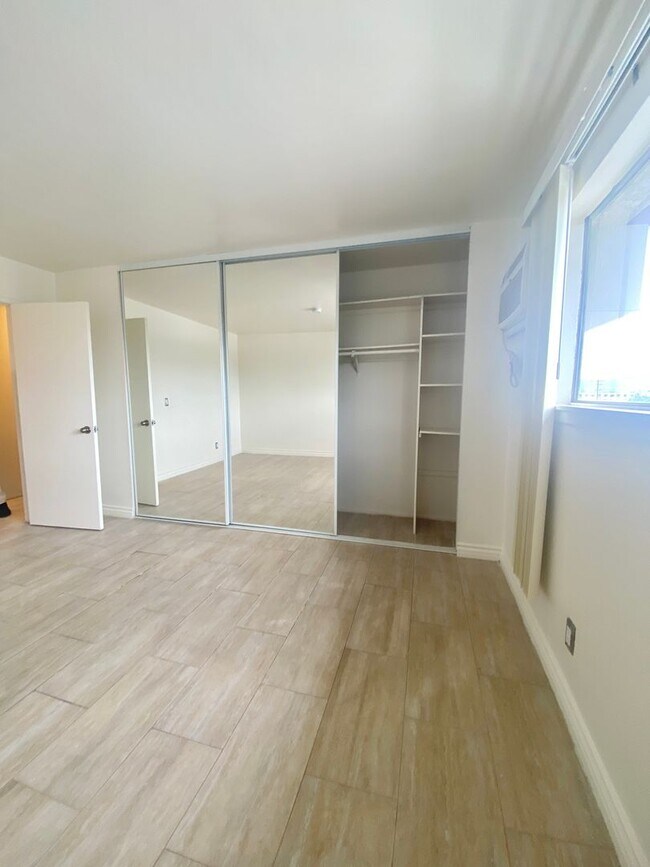 Building Photo - 16046 Wyandotte St